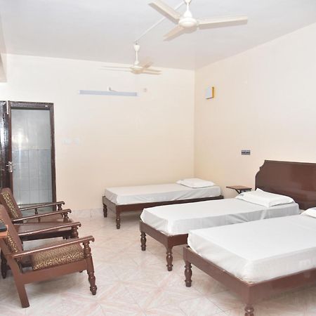 Arihanth Deluxe Lodge Shimoga Εξωτερικό φωτογραφία